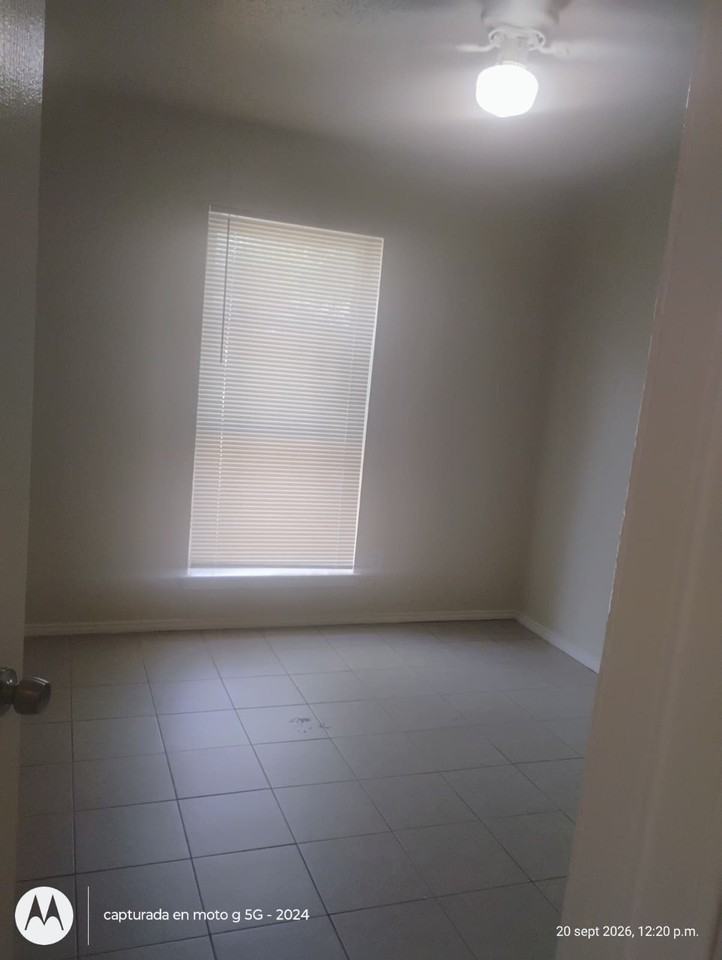1426 Shorecrest Dr - Photo 6 of 11