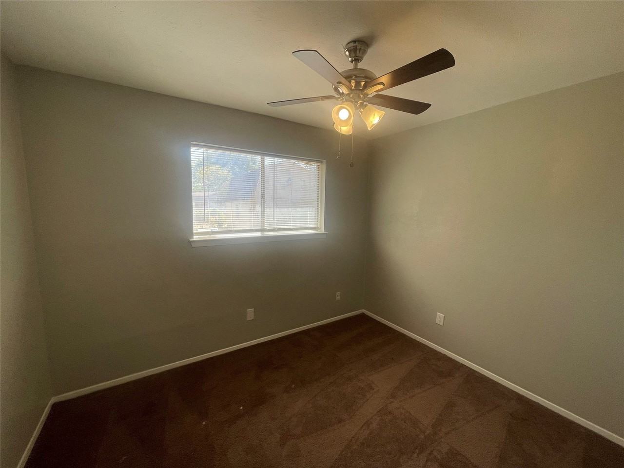 1418 Rockbrook St - Photo 7 of 10