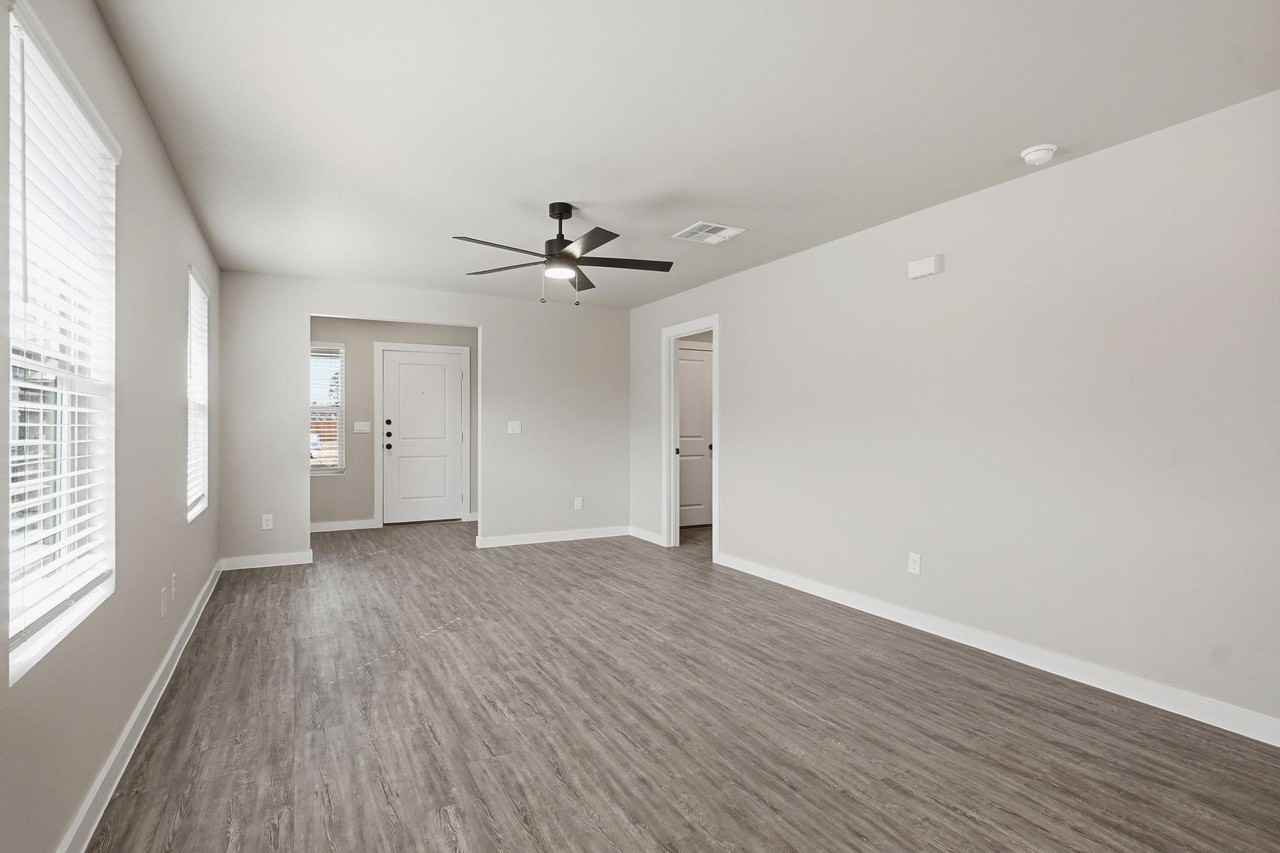 426 Elmont St - Photo 2 of 25