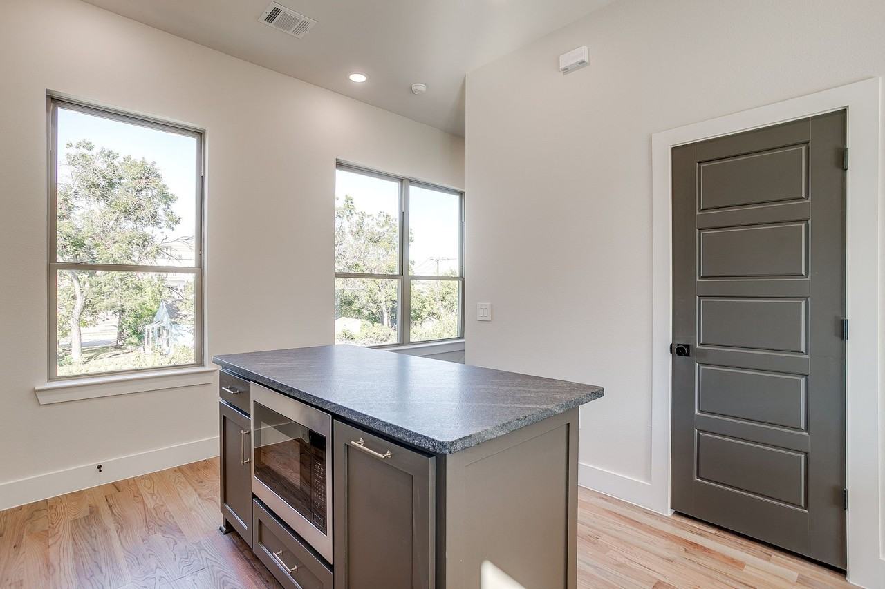 2820 Weisenberger St #104 - Photo 6 of 38