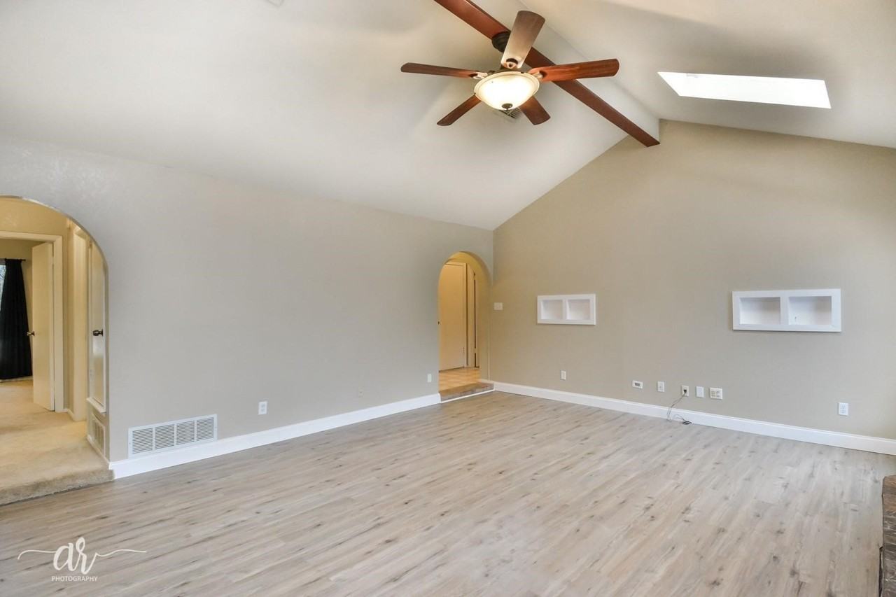 2733 Melissa Ln - Photo 6 of 33