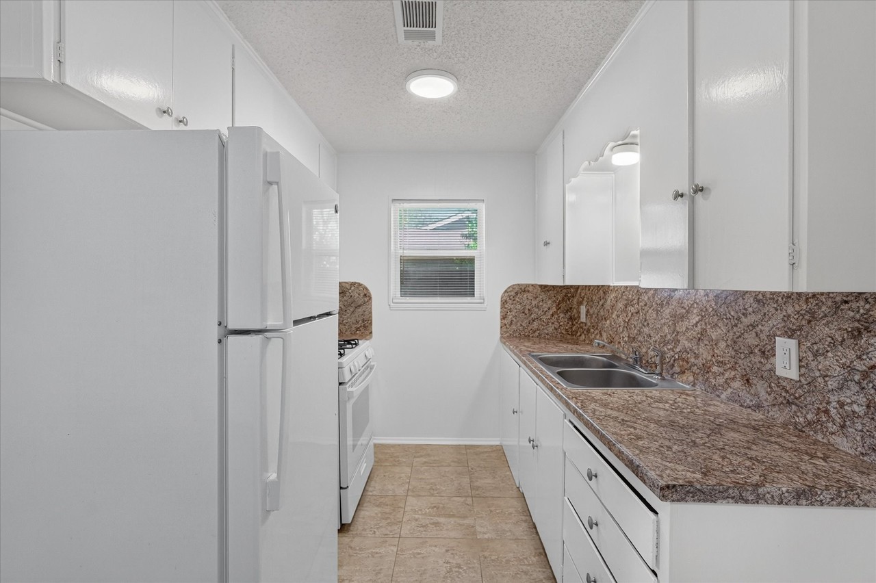 1805 Randolph Dr #4 - Photo 3 of 25