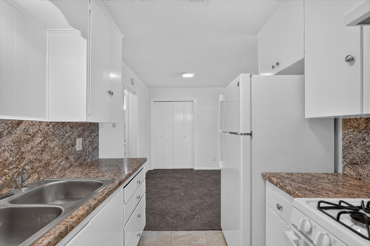 1805 Randolph Dr #4 - Photo 4 of 25