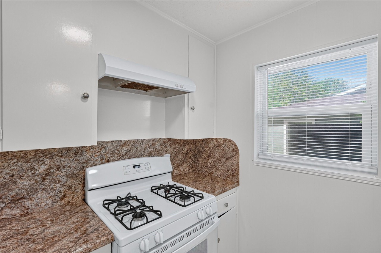 1805 Randolph Dr #4 - Photo 6 of 25