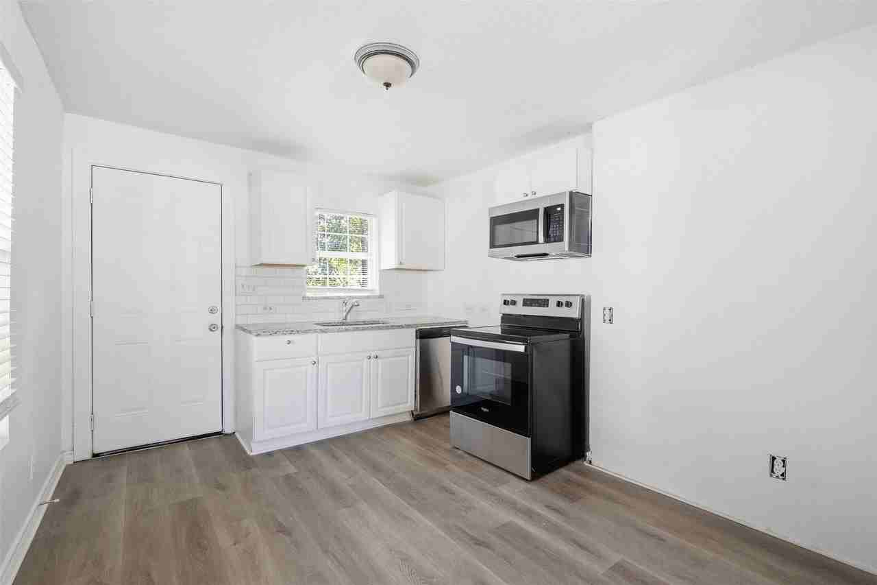 1916 Liberty St - Photo 3 of 18
