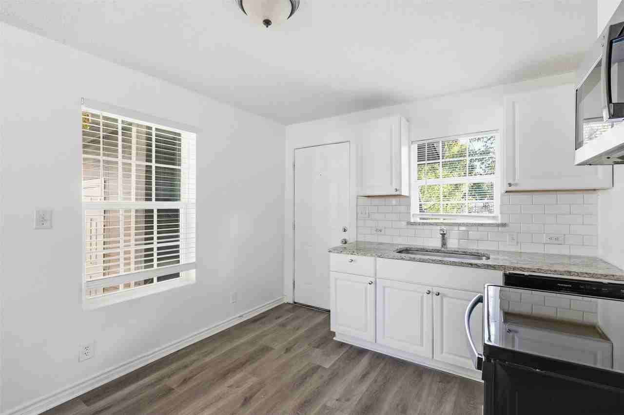 1916 Liberty St - Photo 4 of 18