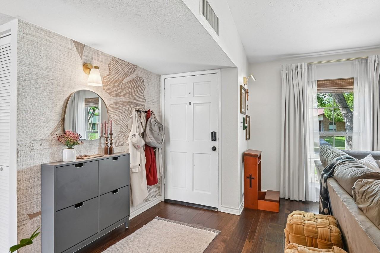 526 Shadowcrest Ln - Photo 6 of 39
