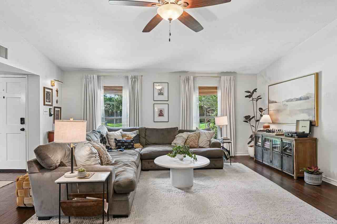 526 Shadowcrest Ln - Photo 7 of 39
