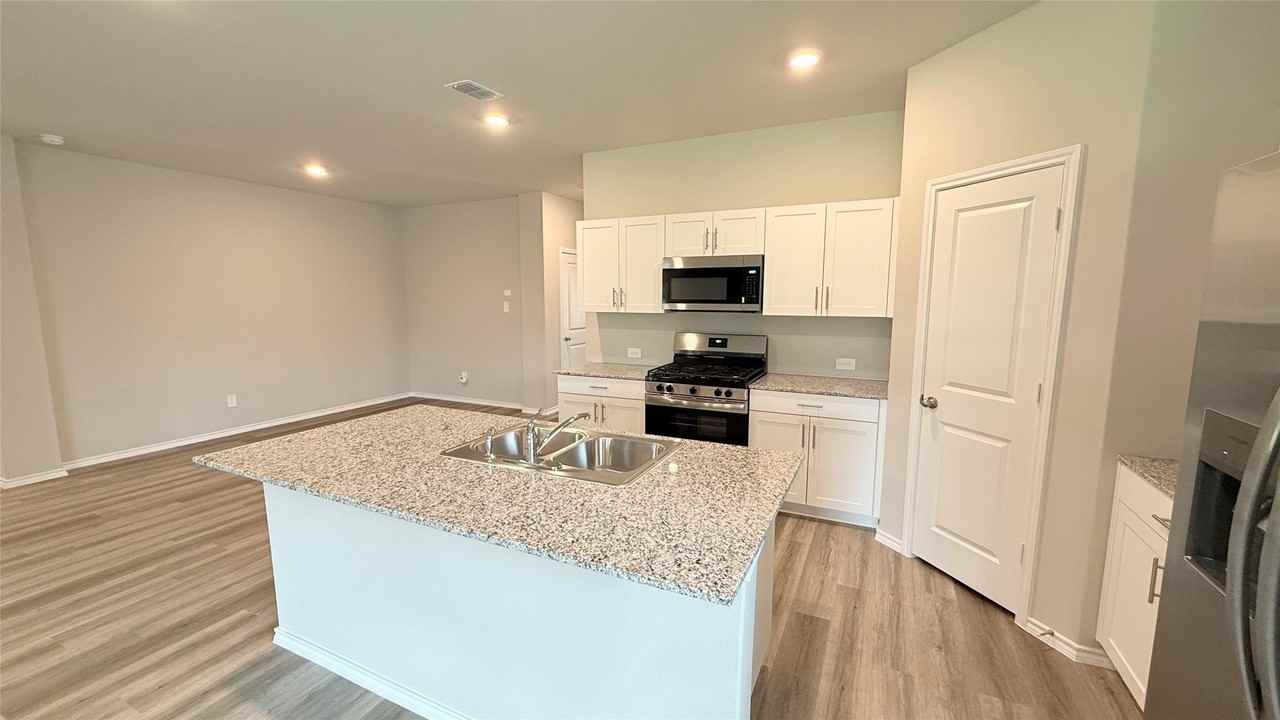 1033 Foxburg Dr - Photo 7 of 20