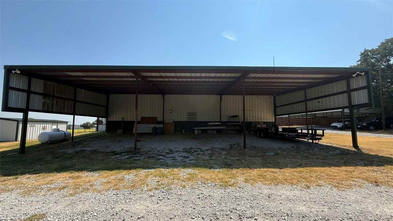 925 Jennings Ln - Photo 3 of 13