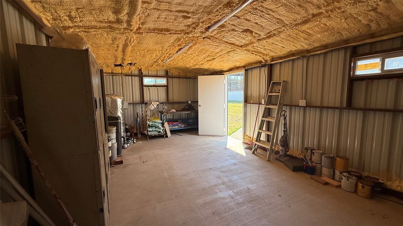 925 Jennings Ln - Photo 6 of 13