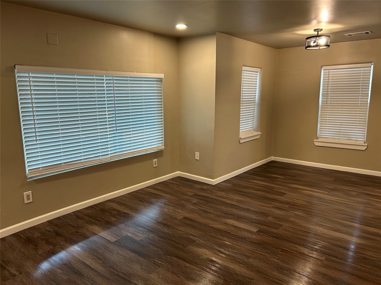 3551 Cortez Dr - Photo 3 of 21