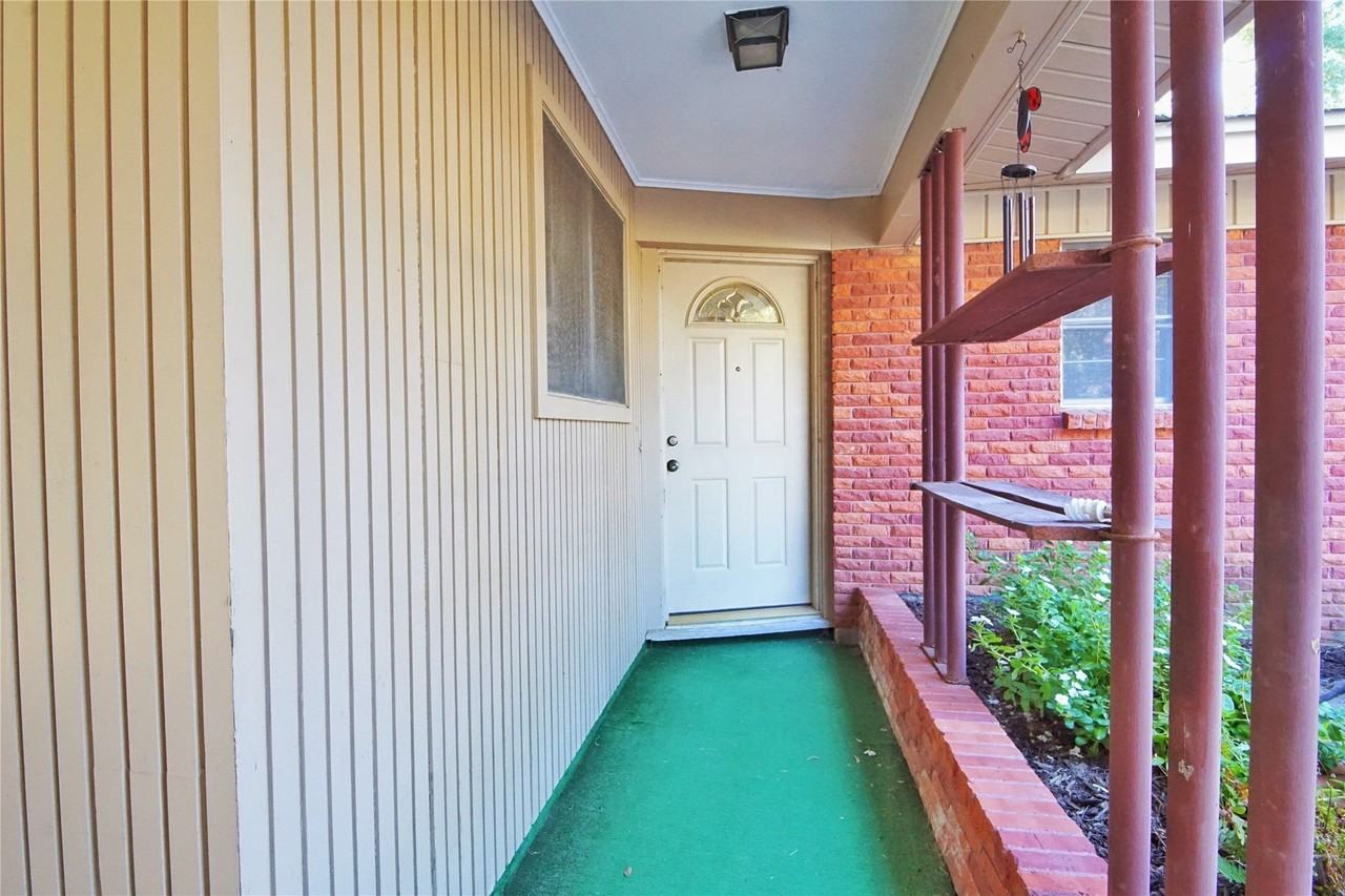 3742 Cornell Dr - Photo 3 of 25