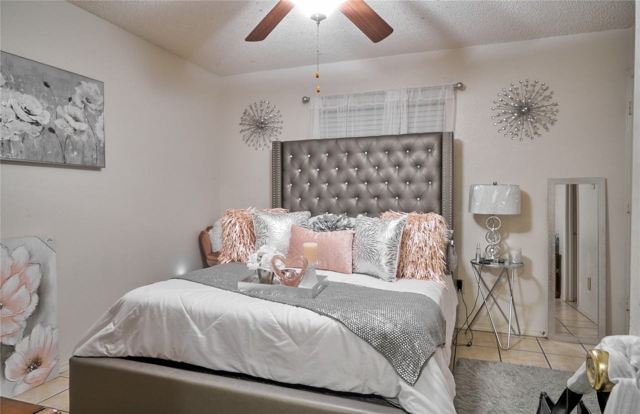8678 Holly St - Photo 3 of 8