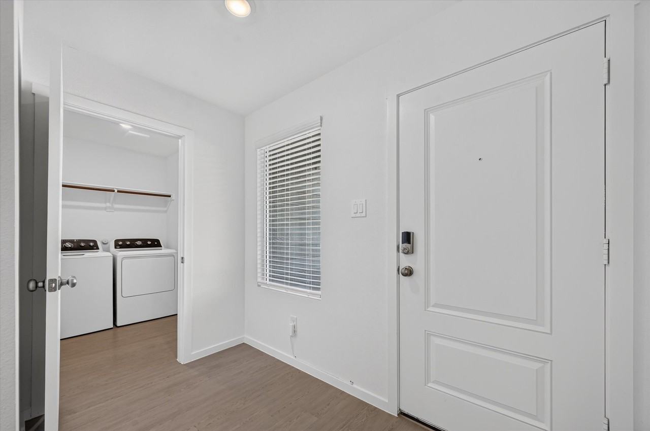 1260 Balsam Rd - Photo 3 of 20