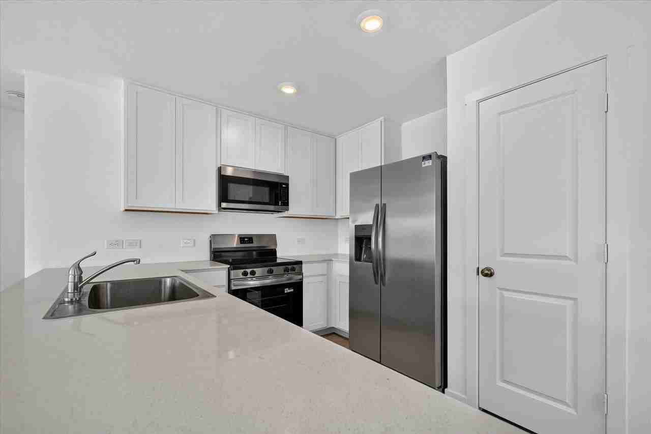 1260 Balsam Rd - Photo 5 of 20