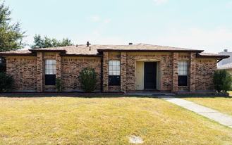 1746 Clarendon Dr - Photo 1 of 1