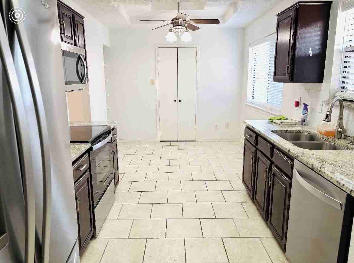 1746 Clarendon Dr - Photo 6 of 13