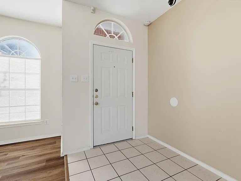 1048 Harriman Dr - Photo 3 of 22
