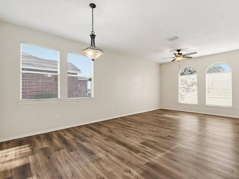 1048 Harriman Dr - Photo 5 of 22