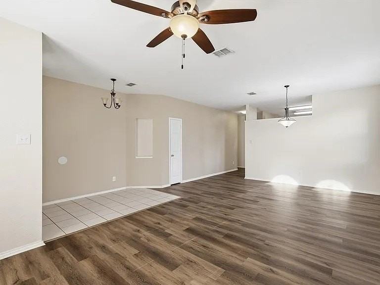 1048 Harriman Dr - Photo 6 of 22