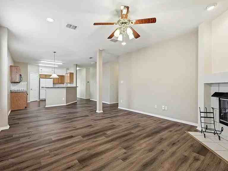 1048 Harriman Dr - Photo 7 of 22