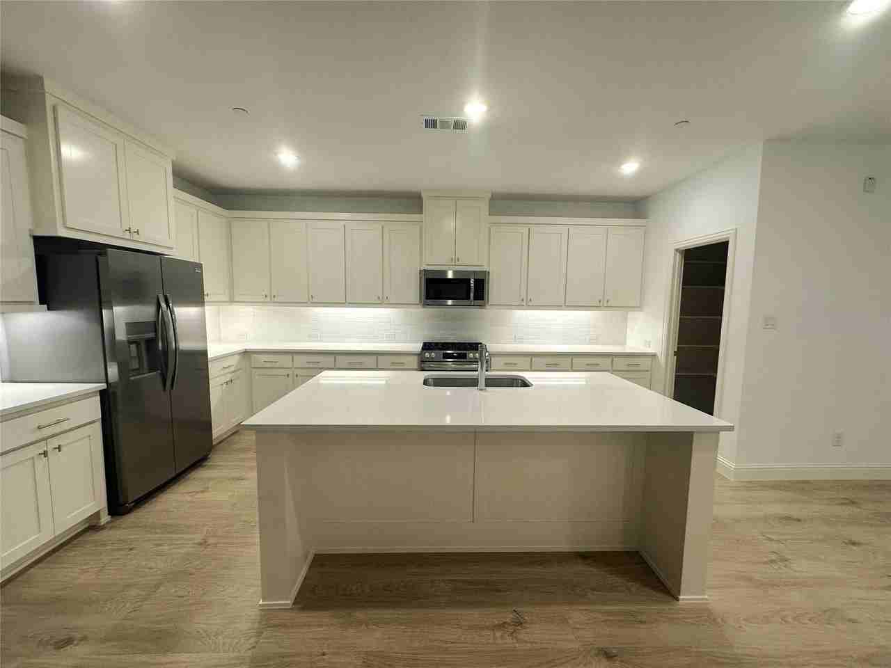 8924 Scarp Hill Ln - Photo 6 of 22