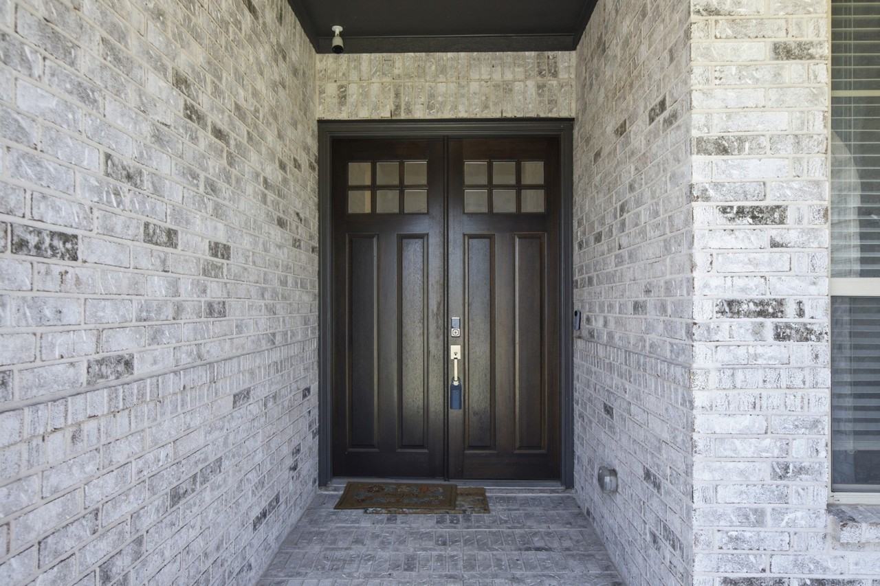 2602 Delta Dr - Photo 2 of 40