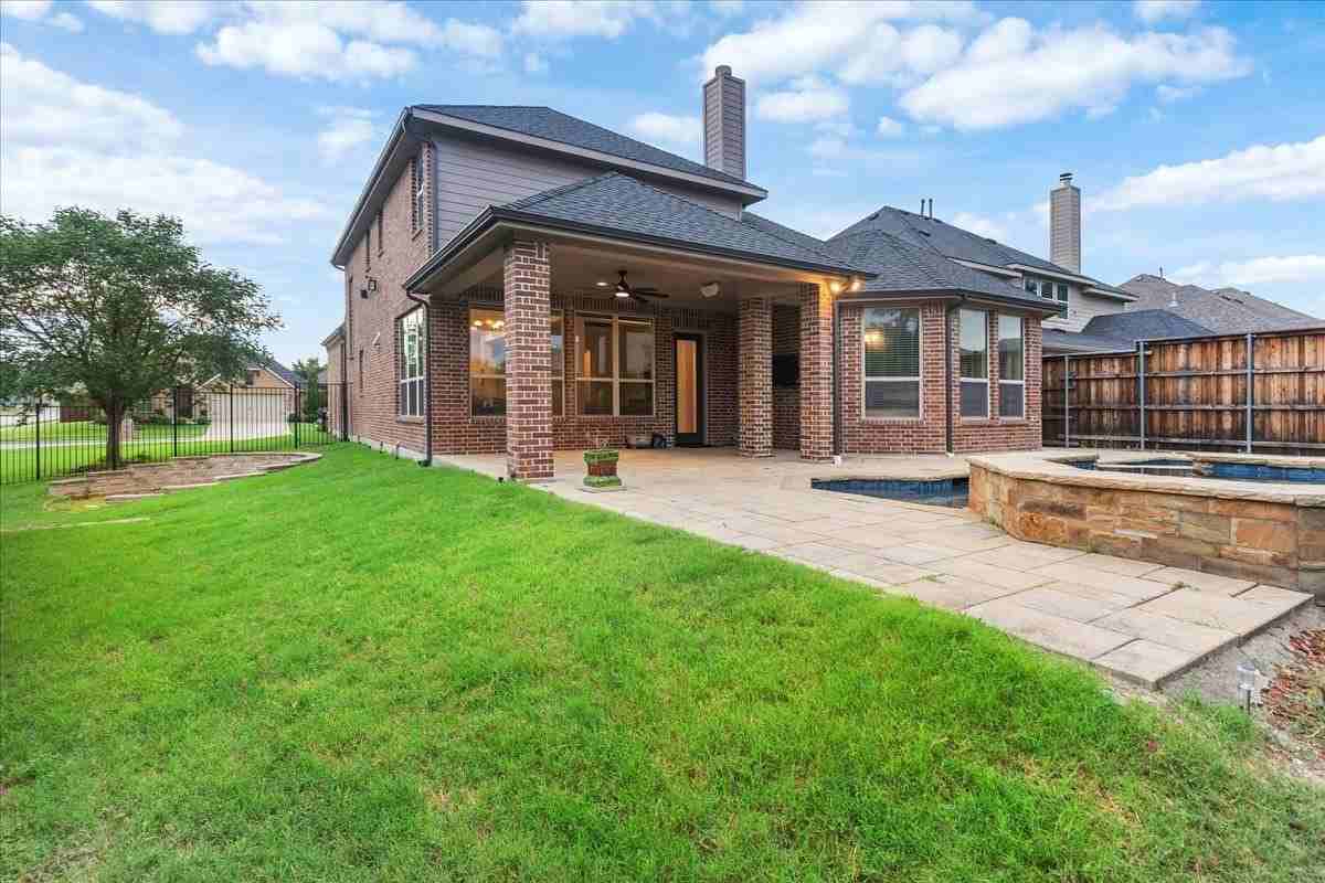 5621 Fringetree Dr - Photo 6 of 38