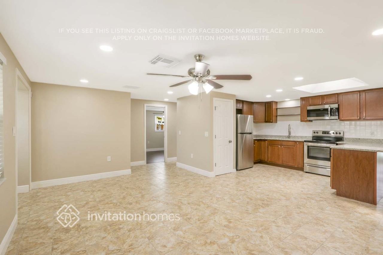 7410 Ivanhoe Dr - Photo 7 of 31
