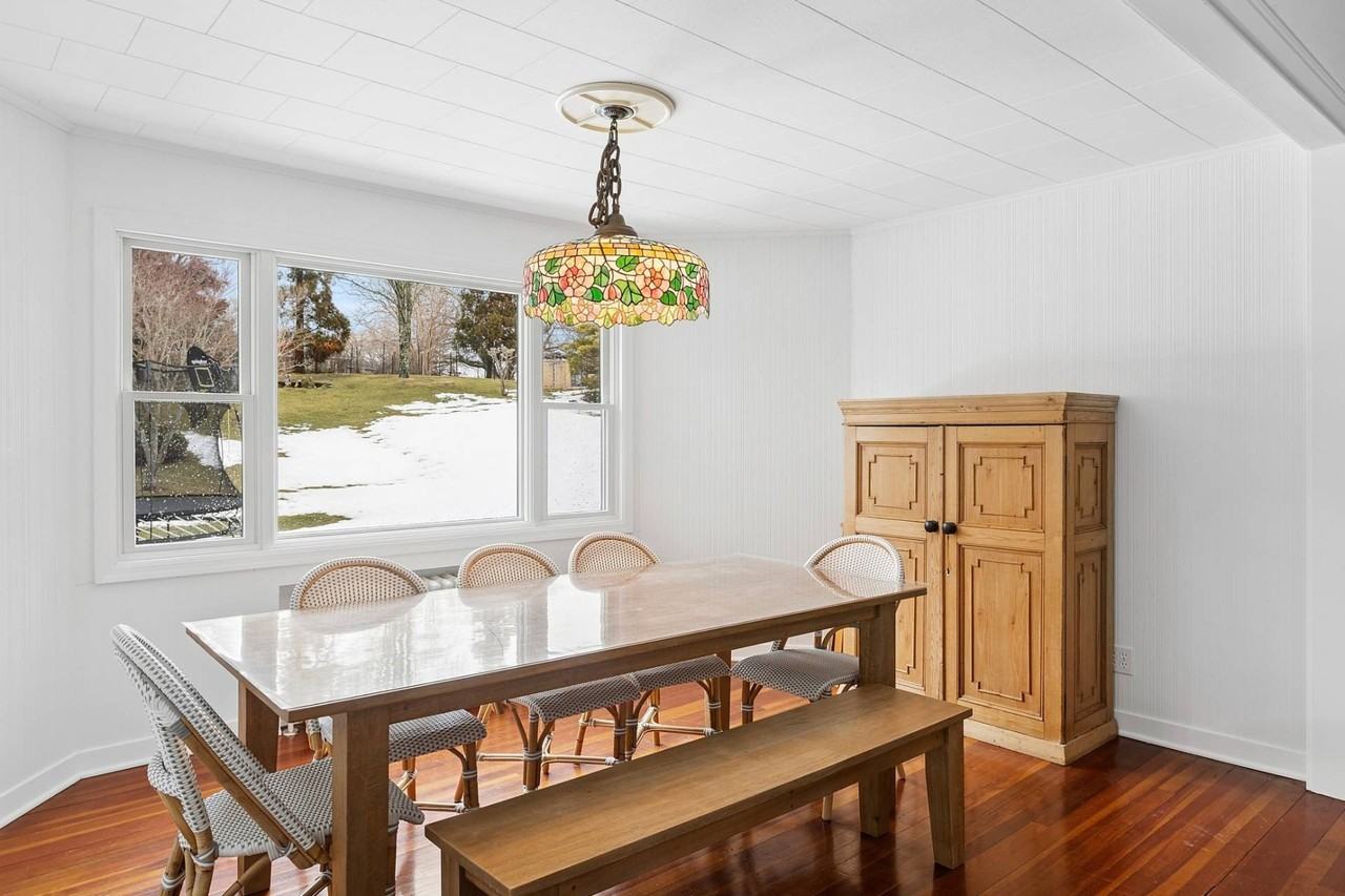184 S Essex St - Photo 4 of 16