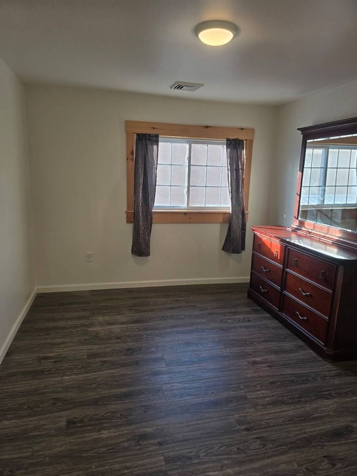 145 Delaware St - Photo 3 of 6