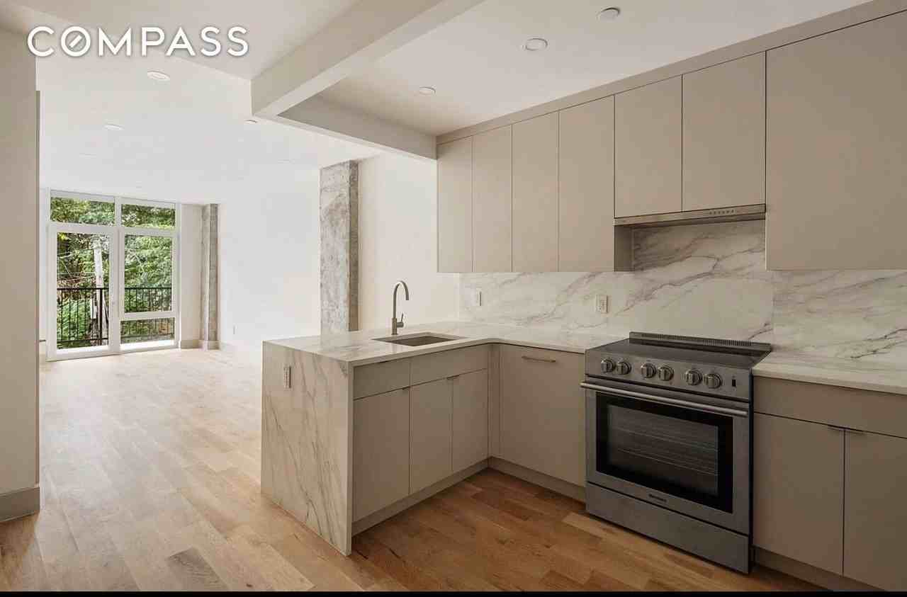 1155 Bedford Ave #2R