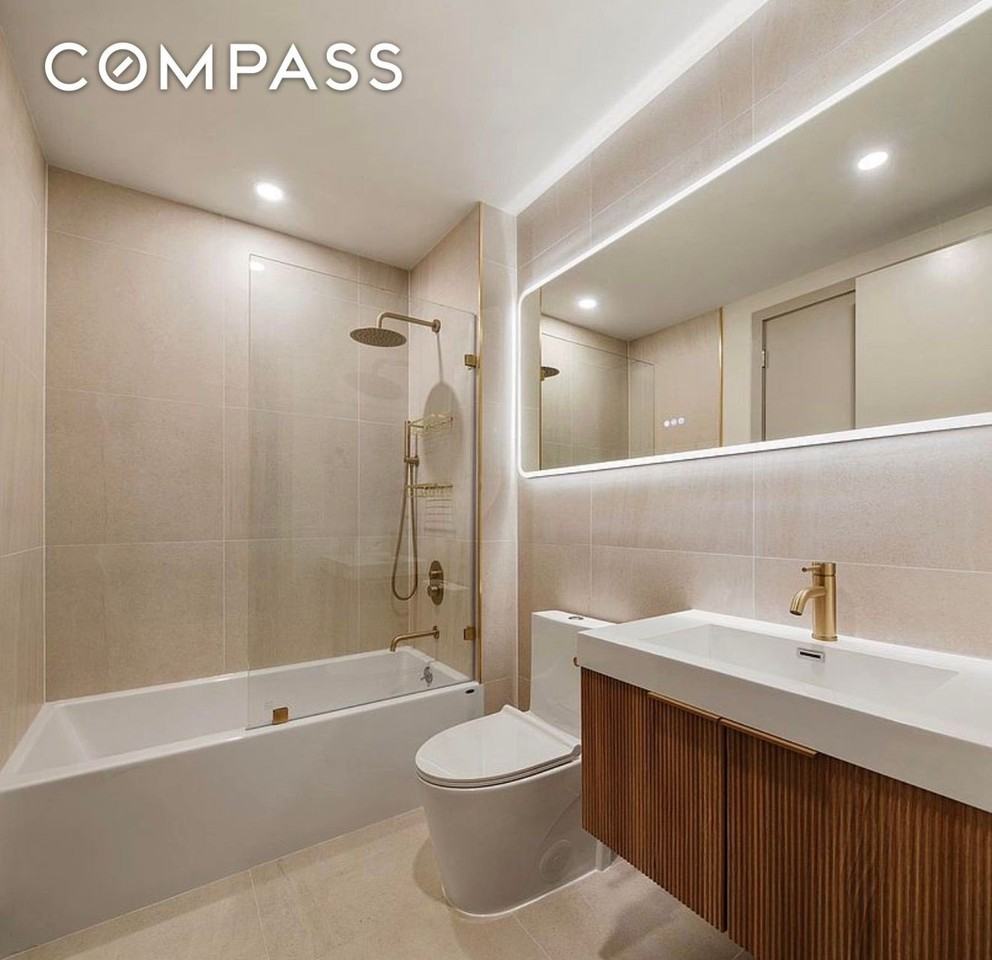 1155 Bedford Ave #2R - Photo 4 of 5