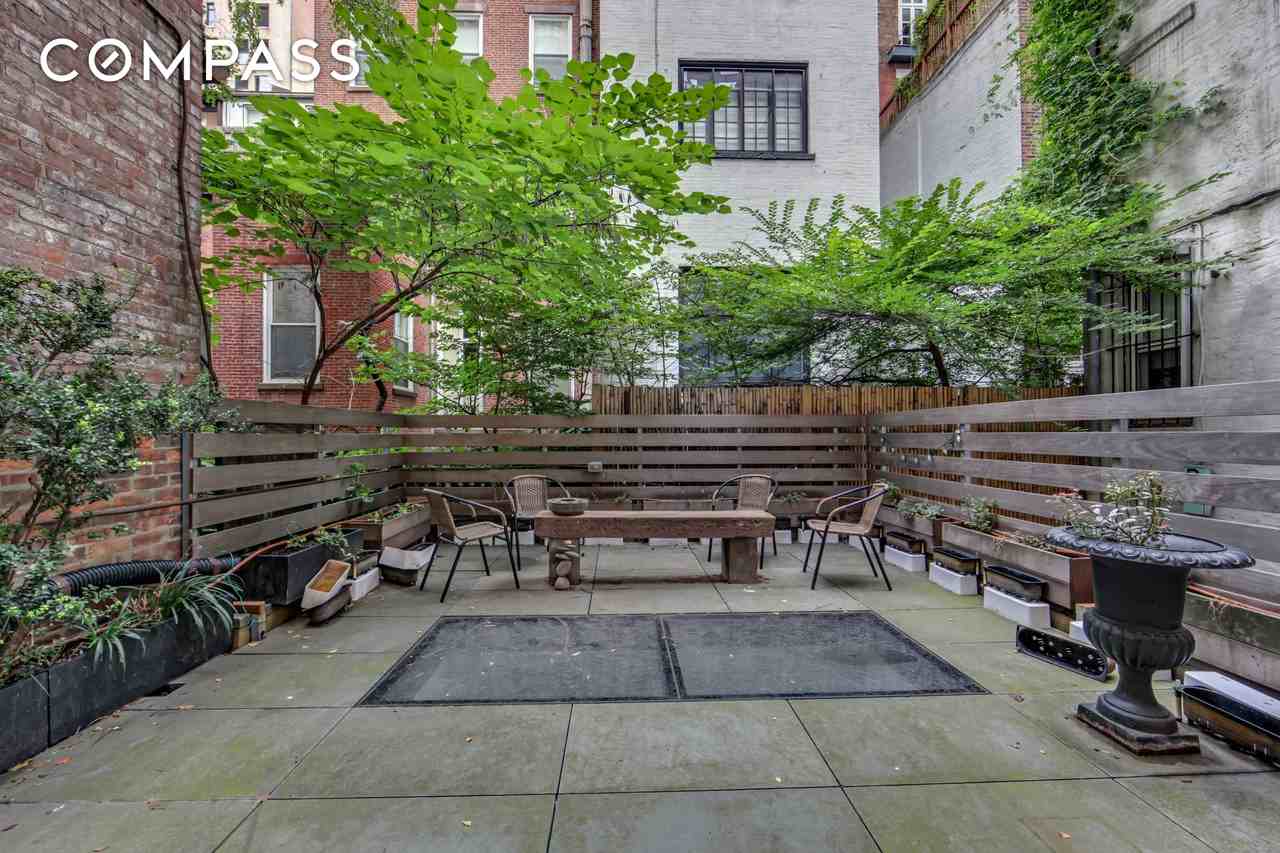 111 E 19th St #TH - Photo 3 of 24