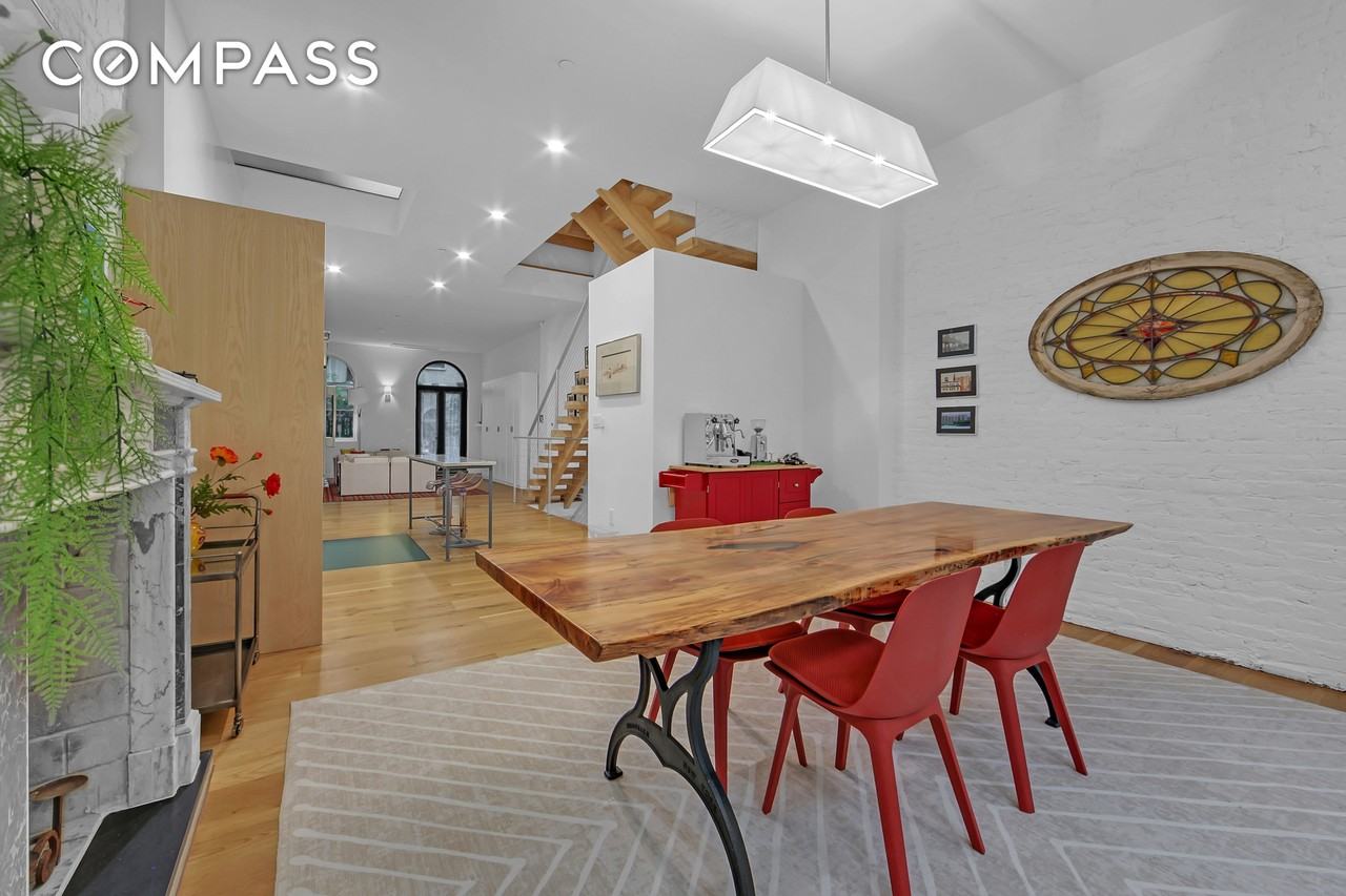 111 E 19th St #TH - Photo 4 of 24