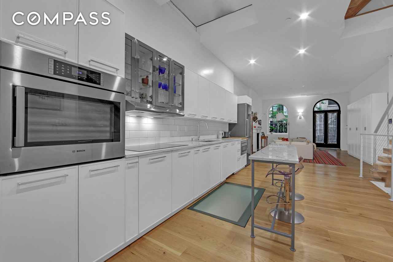 111 E 19th St #TH - Photo 5 of 24