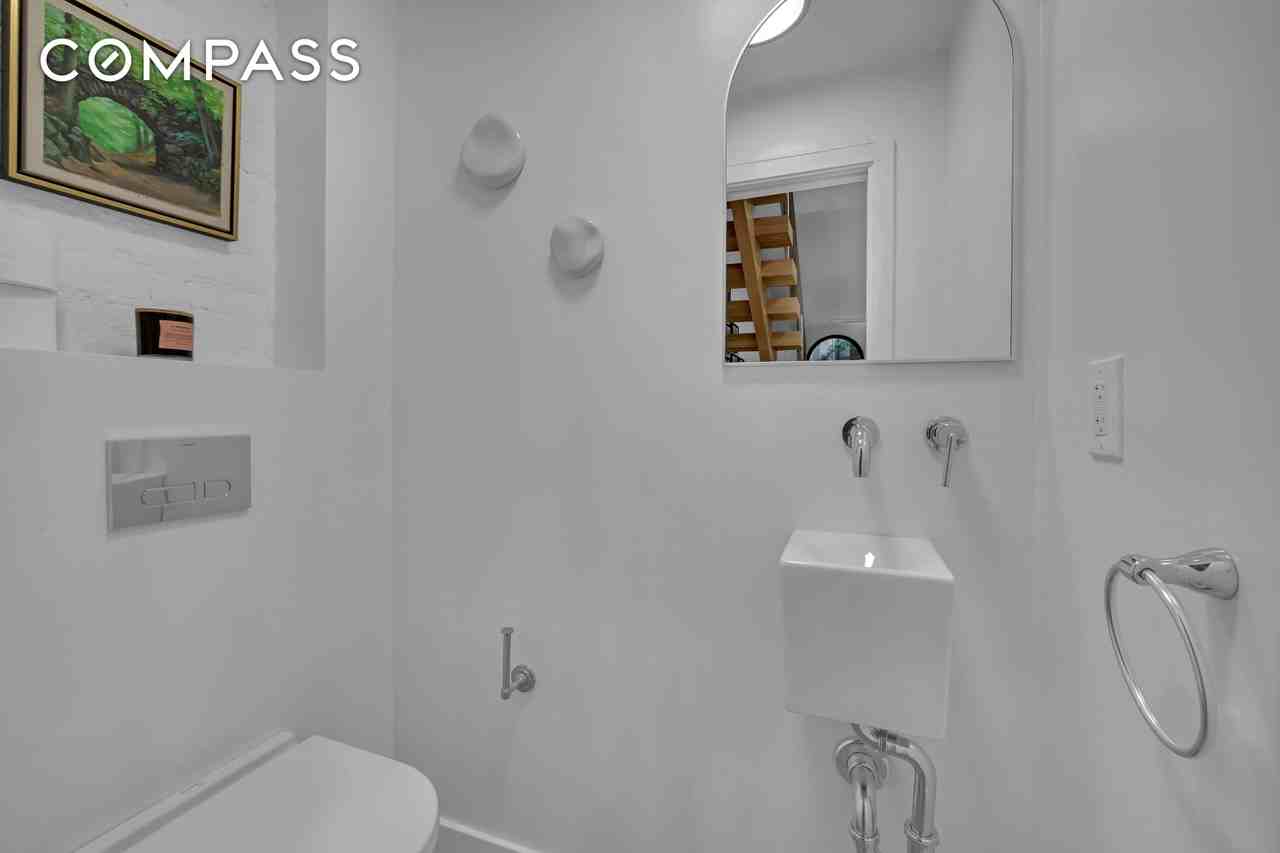 111 E 19th St #TH - Photo 6 of 24