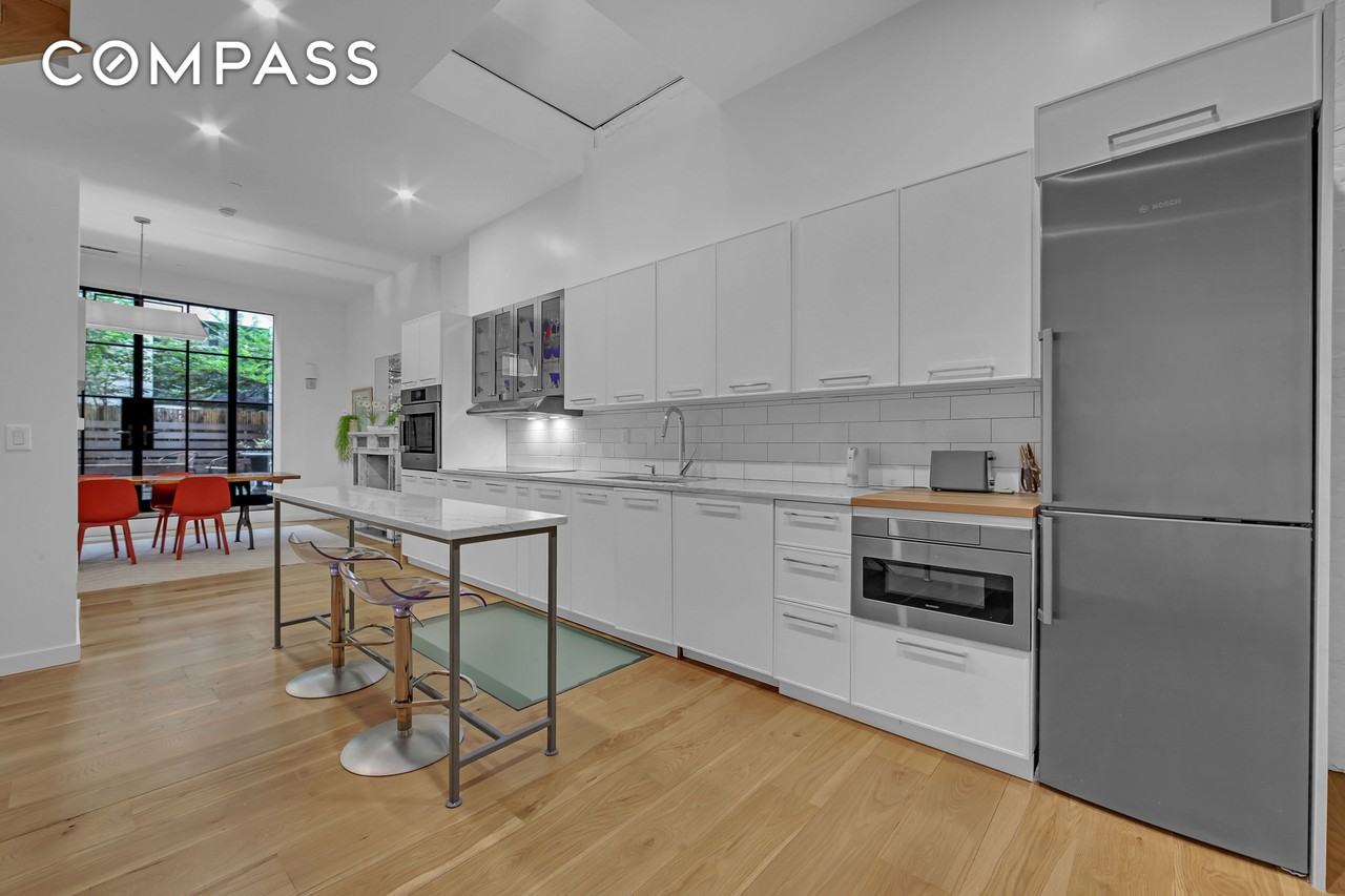 111 E 19th St #TH - Photo 7 of 24