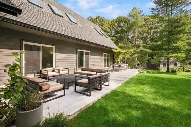 14 Stirrup Ct - Photo 3 of 33