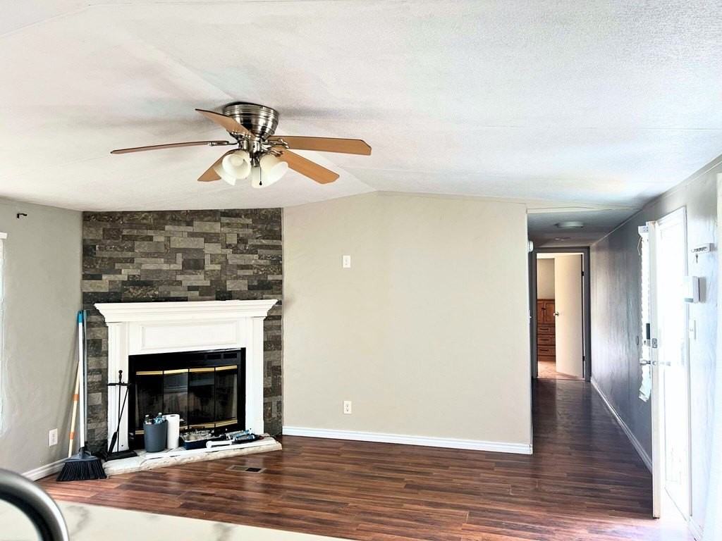 305 Wabash Ave - Photo 3 of 15