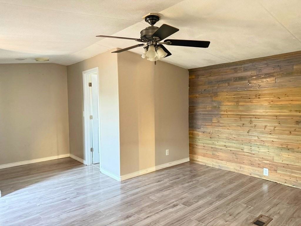 305 Wabash Ave - Photo 7 of 15