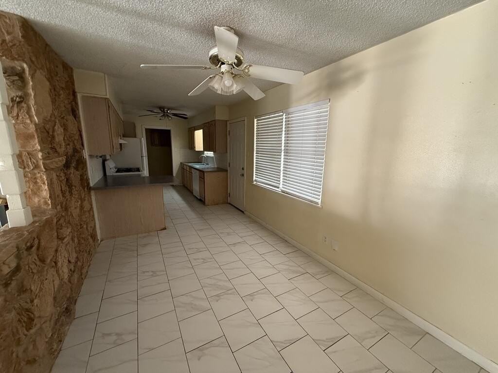 4604 Locust Ave - Photo 4 of 13