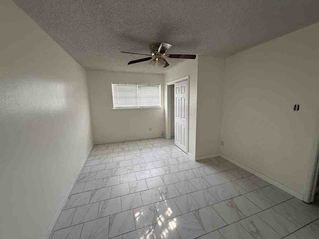 4604 Locust Ave - Photo 6 of 13