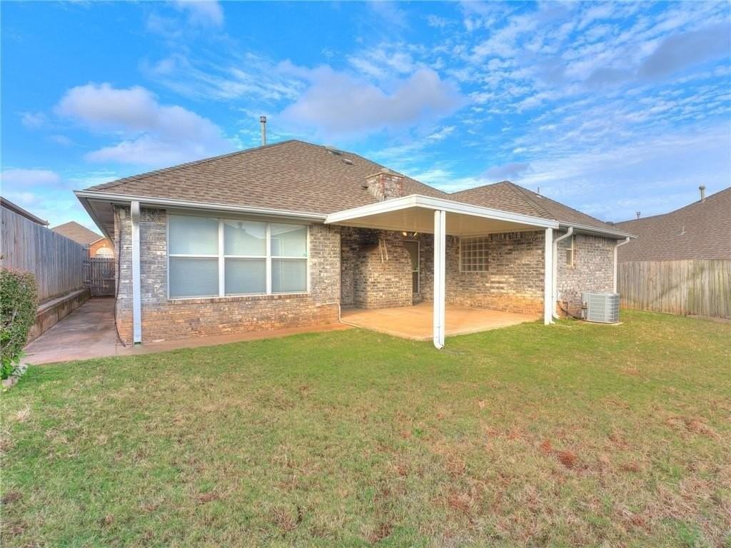 1004 Sw 127th Pl - Photo 5 of 33