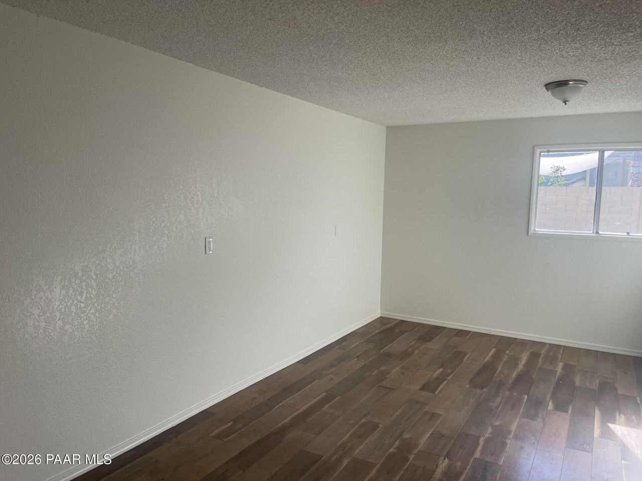 1219 E Five Star Blvd - Photo 3 of 11