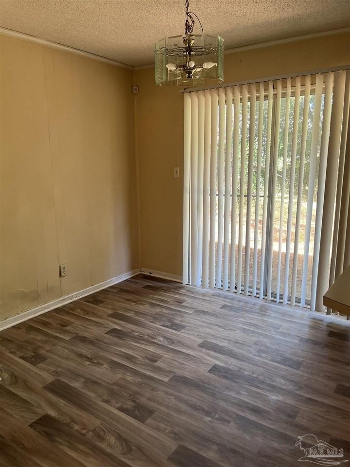 2048 Tomlinson Rd - Photo 7 of 19