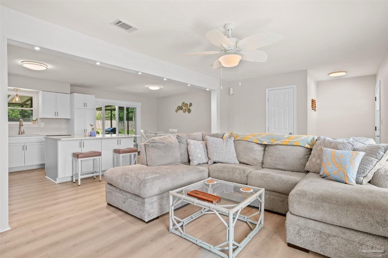4570 Yacht Harbor Dr - Photo 4 of 41