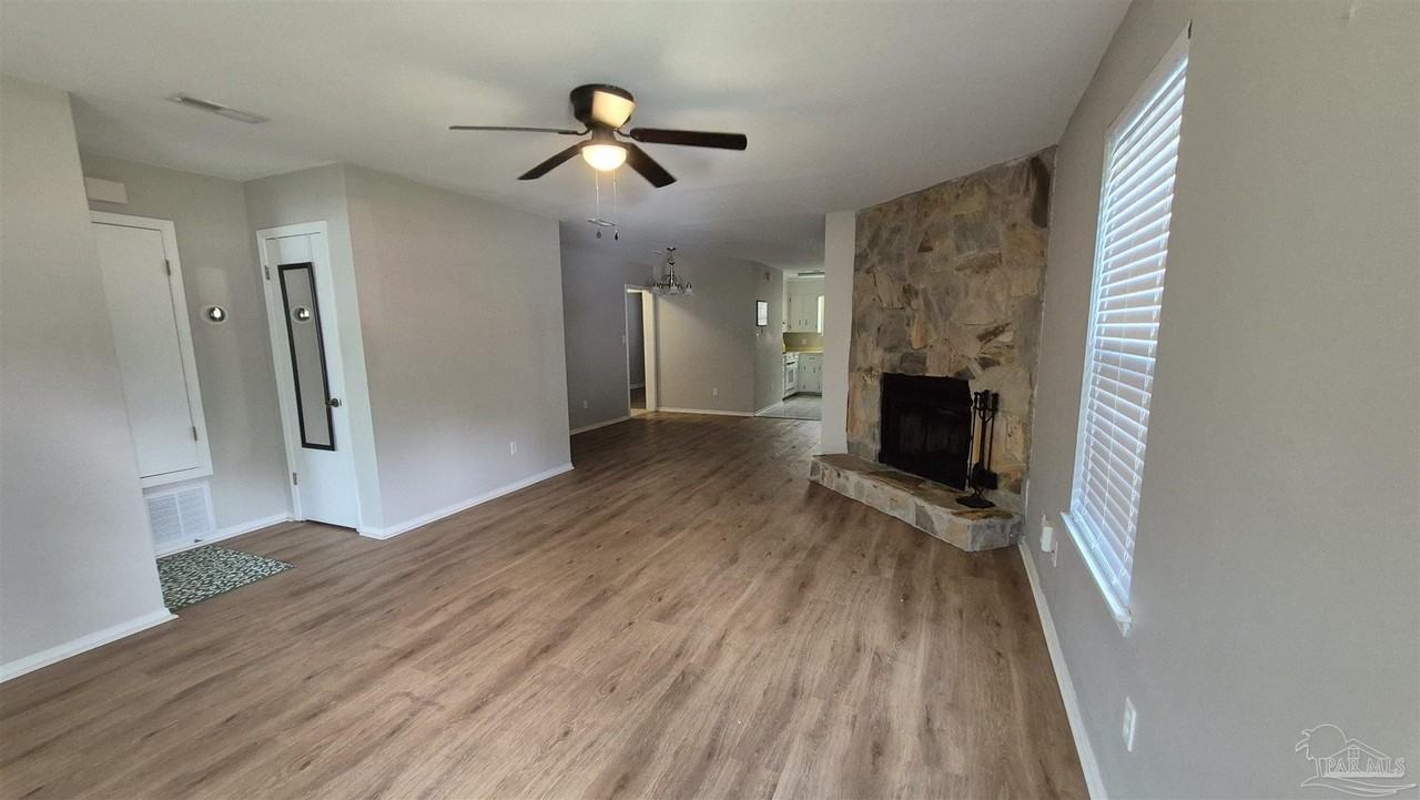 2370 Shoal Creek Dr - Photo 2 of 10