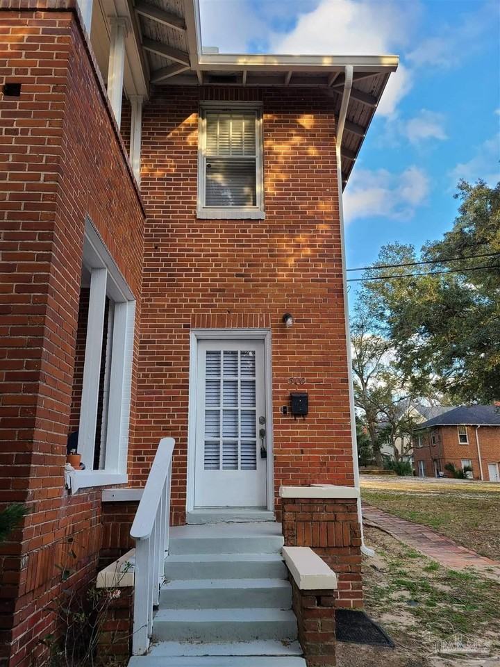 510 N Spring St - Photo 2 of 22
